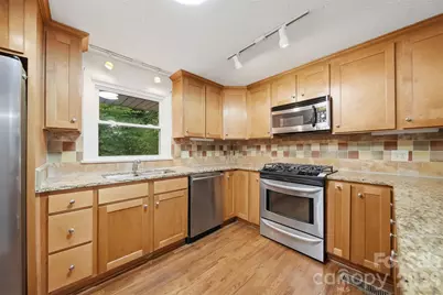 1085 19th Avenue Place NW, Hickory, NC 28601 - Photo 12