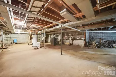 9121 Nc 181 Highway, Newland, NC 28657 - Photo 30