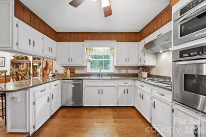 9121 Nc 181 Highway, Newland, NC 28657 - Photo 12