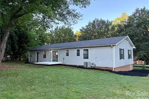 1880 Woodridge Cir, Hickory, NC 28602 - Photo 22