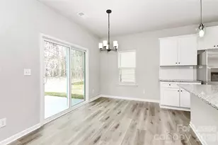 8208 Stonemere Ln, Charlotte, NC 28215 - Photo 12