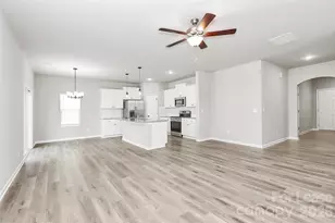 8208 Stonemere Ln, Charlotte, NC 28215 - Photo 4