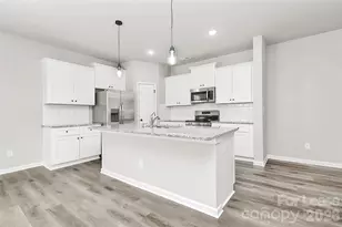 8208 Stonemere Ln, Charlotte, NC 28215 - Photo 8