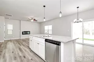 8208 Stonemere Ln, Charlotte, NC 28215 - Photo 10