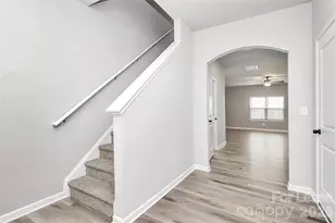 8208 Stonemere Ln, Charlotte, NC 28215 - Photo 2