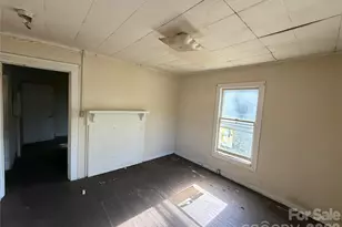 547 S Center St, Spartanburg, SC 29301 - Photo 8