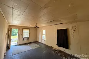 547 S Center St, Spartanburg, SC 29301 - Photo 12