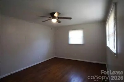 130 31st Avenue NW, Hickory, NC 28601 - Photo 2