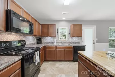3938 Hemingway Drive NW, Hickory, NC 28601 - Photo 10
