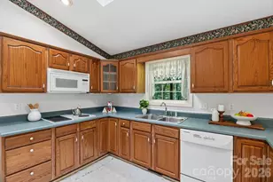 27 Red Maple Dr, Weaverville, NC 28787 - Photo 16
