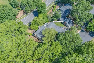 2705 Tiergarten Ln, Charlotte, NC 28210 - Photo 2