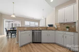 9313 Linden Tree Ln, Charlotte, NC 28277 - Photo 12