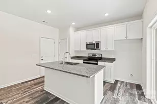 2604 Greencrest Ln, Statesville, NC 28677 - Photo 10