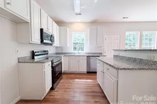 10648 Secret Garden Ln, Charlotte, NC 28214 - Photo 2