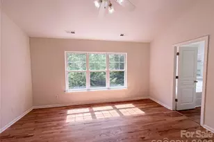 10648 Secret Garden Ln, Charlotte, NC 28214 - Photo 4