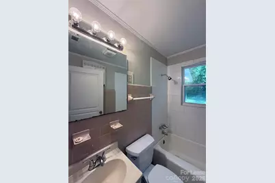 909 E Harrison Avenue, Gastonia, NC 28054 - Photo 6