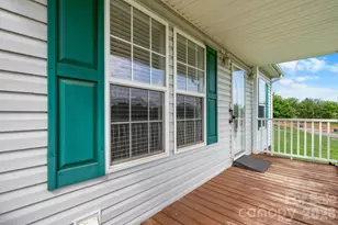 952 Eastern Ridge Dr, Newton, NC 28658 - Photo 2