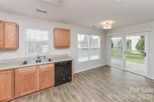 11927 Cheviott Hill Ln, Charlotte, NC 28213 - Photo 8