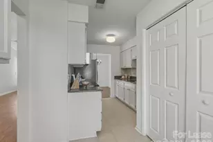 1077 Sardis Cove Dr, Charlotte, NC 28270 - Photo 2