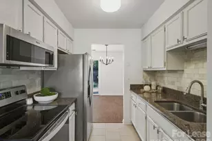 1077 Sardis Cove Dr, Charlotte, NC 28270 - Photo 6