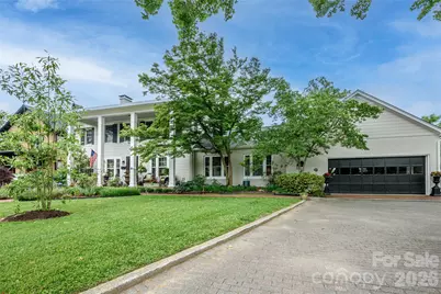 832 4th Avenue W, Hendersonville, NC 28739 - Photo 2