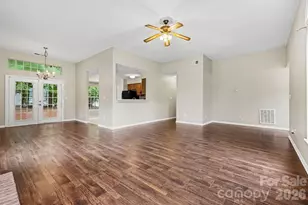 7925 Turquoise Dr, Charlotte, NC 28215 - Photo 6