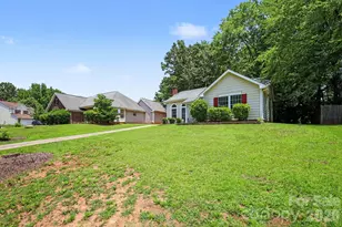 7925 Turquoise Dr, Charlotte, NC 28215 - Photo 2