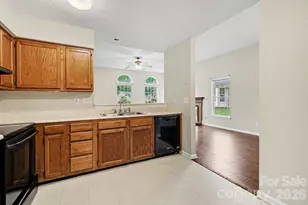 7925 Turquoise Dr, Charlotte, NC 28215 - Photo 12
