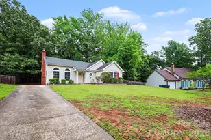 7925 Turquoise Dr, Charlotte, NC 28215 - Photo 2