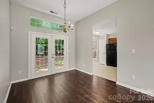 7925 Turquoise Dr, Charlotte, NC 28215 - Photo 10