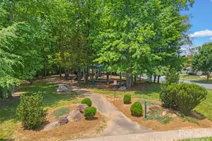 8244 Carob Tree Ln, Charlotte, NC 28215 - Photo 26