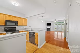8244 Carob Tree Ln, Charlotte, NC 28215 - Photo 4