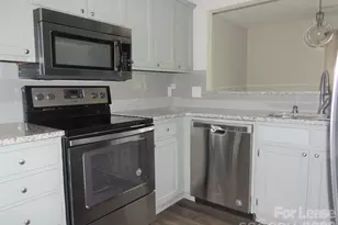 9252 Kings Canyon Dr, Charlotte, NC 28210 - Photo 10