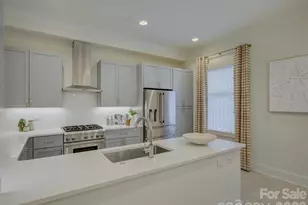 335 E Tremont Ave, Charlotte, NC 28203 - Photo 8