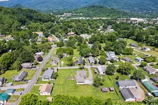 40 Avery St, Waynesville, NC 28786 - Photo 6