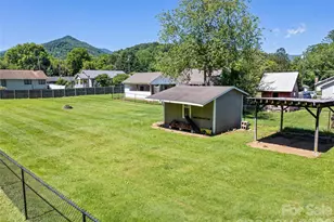 40 Avery St, Waynesville, NC 28786 - Photo 14