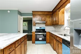 214 McGinnis Ave, Lincolnton, NC 28092 - Photo 8