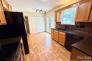 8004 Glencannon Dr, Charlotte, NC 28227 - Photo 10