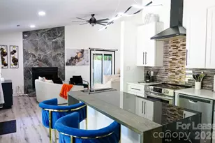 909 Highland Mist Ln, Charlotte, NC 28215 - Photo 2