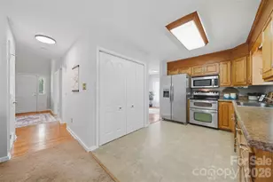 1948 Twin Ponds Dr, Hickory, NC 28602 - Photo 10