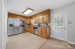 1948 Twin Ponds Dr, Hickory, NC 28602 - Photo 12
