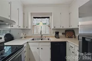 7626 Winterset Dr, Charlotte, NC 28270 - Photo 16