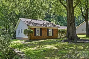 7626 Winterset Dr, Charlotte, NC 28270 - Photo 2