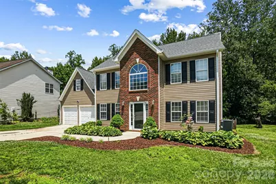 5012 Eagle Creek Drive, Charlotte, NC 28269 - Photo 2