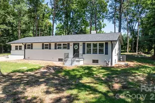 965 23rd Ave NE, Hickory, NC 28601 - Photo 2