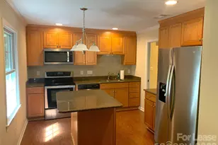 1114 Glenshannon Rd, Matthews, NC 28105 - Photo 2