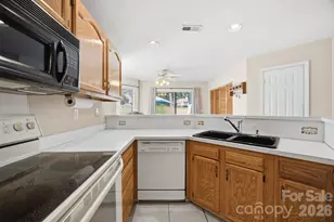 9003 Four Mile Crk Rd, Charlotte, NC 28277 - Photo 12