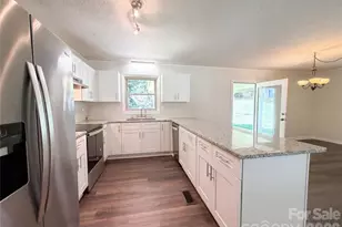 2418 Woodbridge Dr, Gastonia, NC 28056 - Photo 2