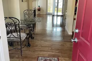 814 Selwyn Oaks Ct, Charlotte, NC 28209 - Photo 2