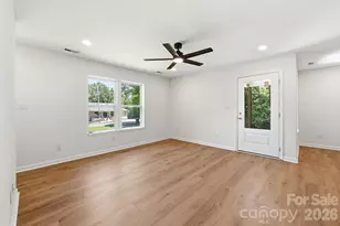 918 Breezewood Dr, Charlotte, NC 28262 - Photo 10